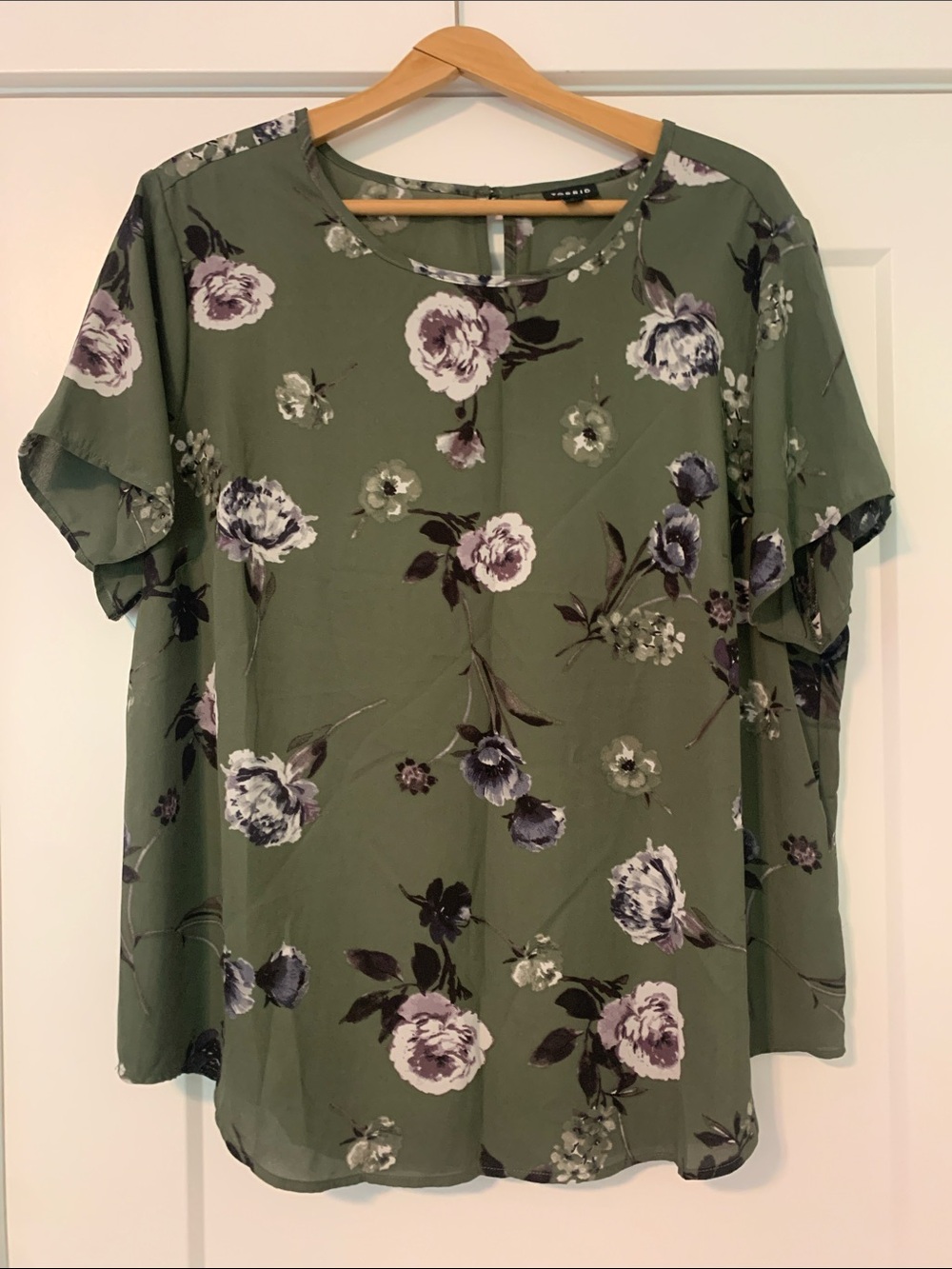 Torrid Abbey Blouse Size 1 Floral Short Sleeve Lightweight